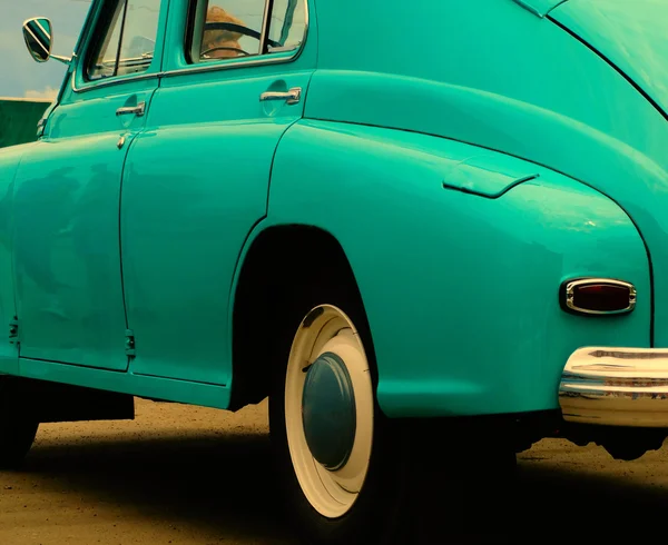 Velho carro retro em exposição — Fotografia de Stock