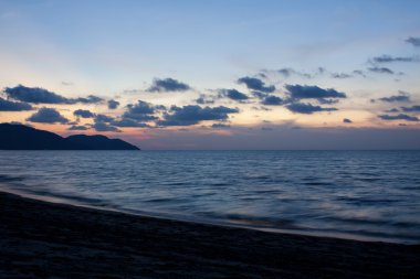 Güneş battıktan sonra güzel deniz manzara