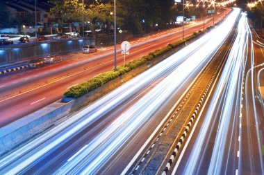 araba bulanık izleri ile trafik