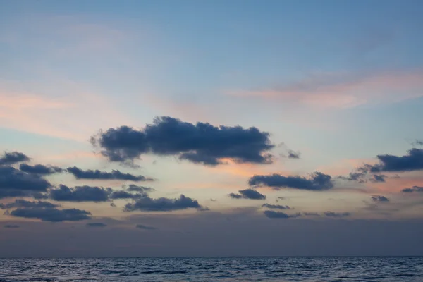 Beau paysage marin après le coucher du soleil — Photo