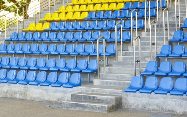 Asientos de estadio vacíos — Foto de Stock