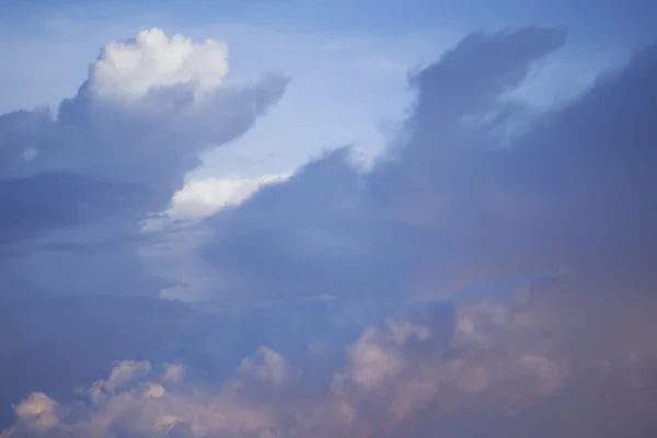 Obrovský mrak na obloze — Stock fotografie