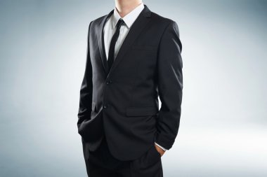 Cepleri dolu bir iş adamı.