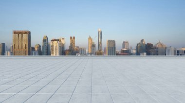 Şehir arka planına sahip boş beton döşemeler