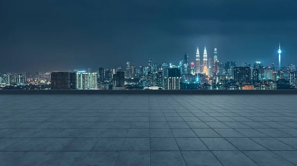 Lege Betonnen Tegelvloer Met Skyline Achtergrond Nachtleven — Stockfoto