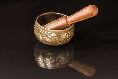 Ahşap ile Tibet kase