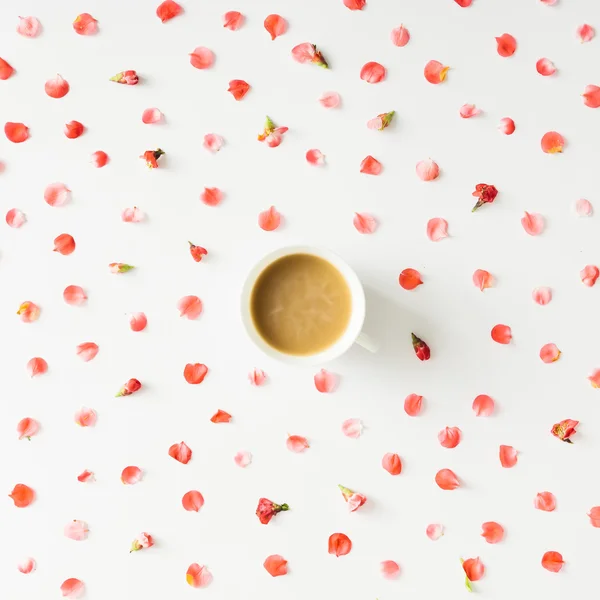 Kleurrijke heldere bloemmotief met koffiekopje. — Stockfoto