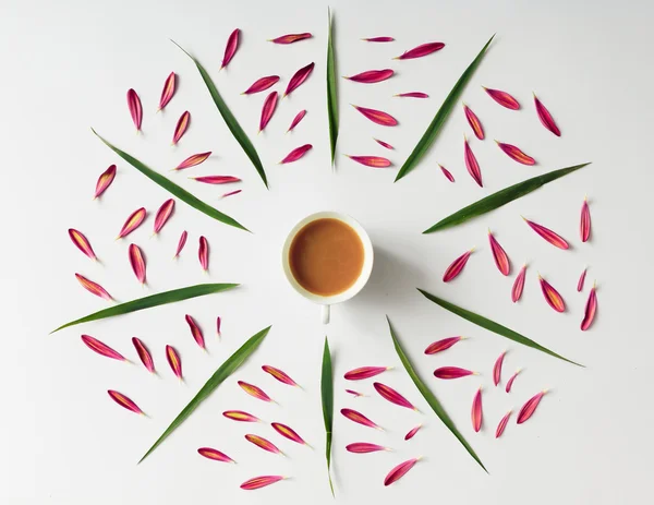 Morning coffee or tea with creative natural pattern — Stock Photo, Image