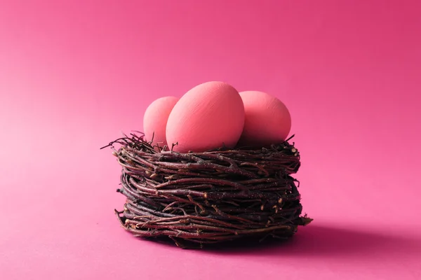 Huevos rosados de Pascua — Foto de Stock