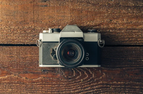 Vintage κάμερα σε ξύλινο φόντο — Φωτογραφία Αρχείου