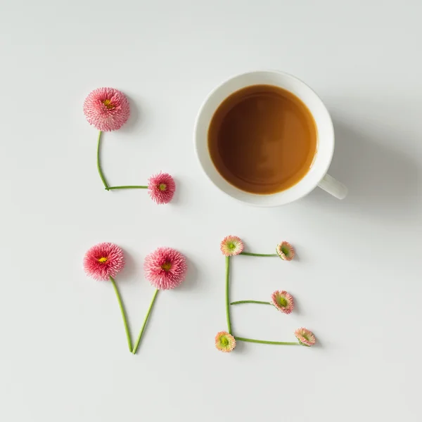 "Love" made of flowers and coffee cup — Stock Photo, Image