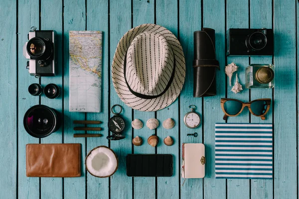 Summer vacation things neatly organised — Stock Photo, Image