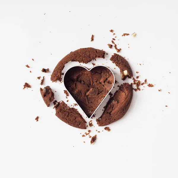 Шоколадне печиво нарізане сердечником — стокове фото