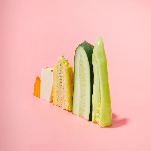 다양 한 야채를 반으로 슬라이스. — 스톡 사진