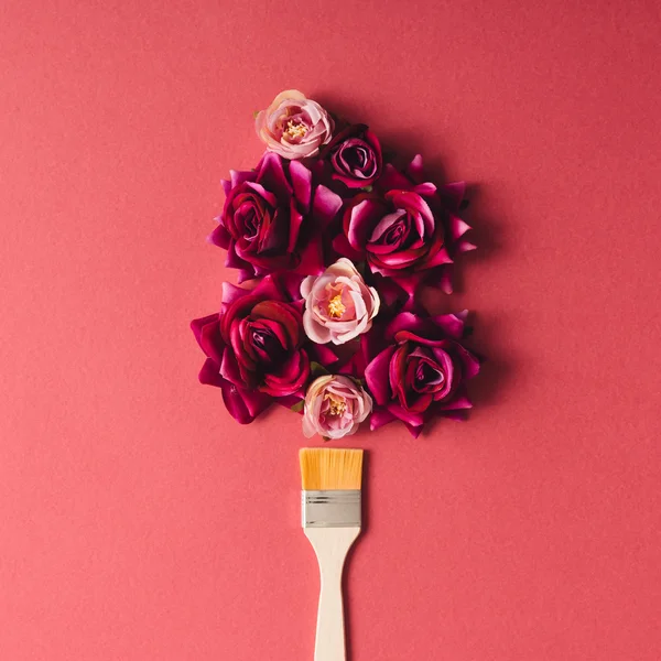 Purple flowers and paint brush — Stock Photo, Image