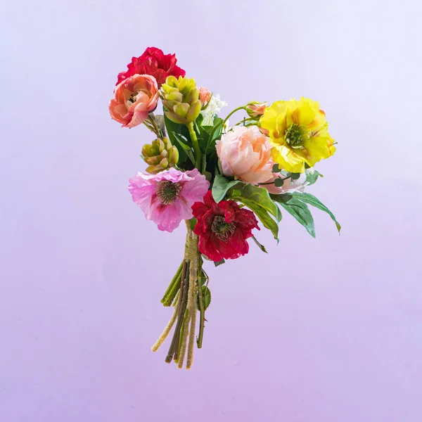 Buquê Flores Coloridas Mínimo Moderno Criativo Dia Dos Namorados Conceito — Fotografia de Stock