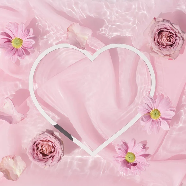 Pink Flowers Heart Shape Decoration Water Silk Fabric Valentine Day — Stock Photo, Image