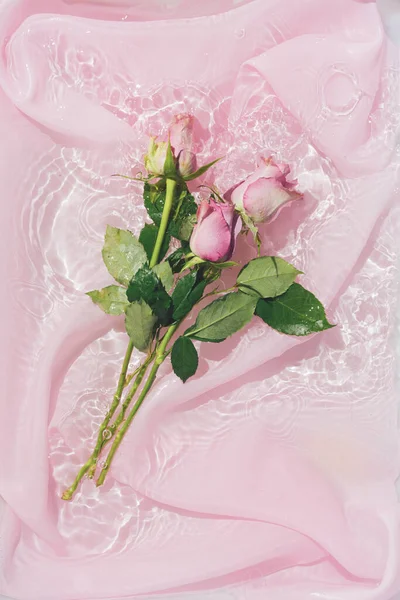 Pink Rose Flower Bouquet Water Silk Fabric Valentine Day Woman — Stock Photo, Image