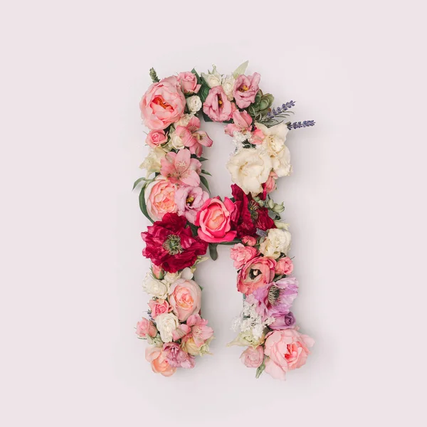 Betű Valódi Természetes Virágokból Levelekből Virág Betűtípus Koncepció Egyedülálló Betű — Stock Fotó