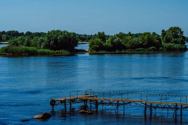 Mini liman ve ada manzarası