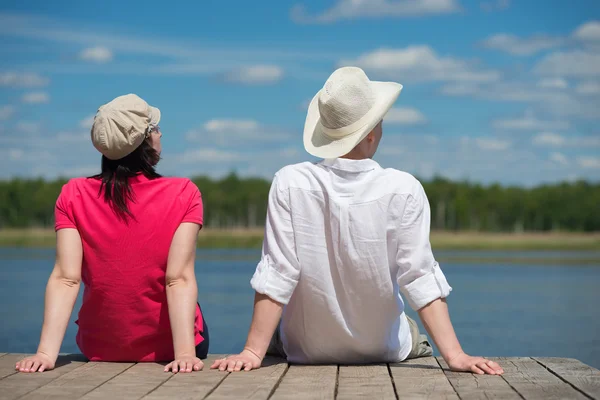 Couple relaxing in nature — Stock Photo, Image