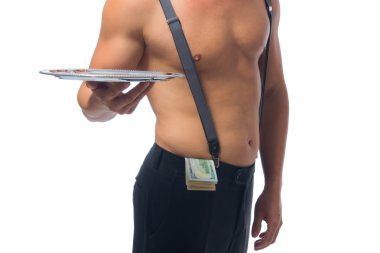 bir striptiz barda bir tepsi ile garson parayı aldı