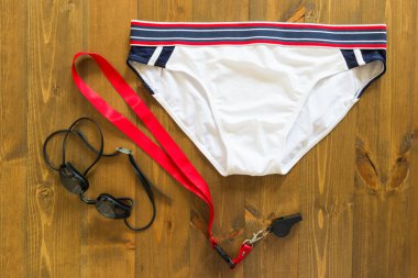 bir masaya Yüzme antrenörü için ayarla