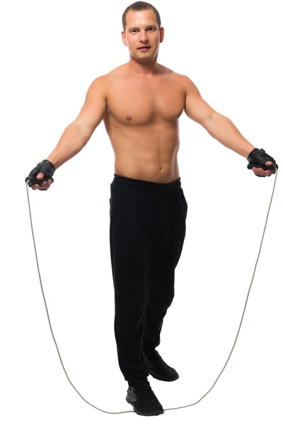 Um atleta com uma corda sobre um fundo branco — Fotografia de Stock