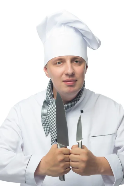 Chef segurando duas facas em suas mãos na frente dele — Fotografia de Stock