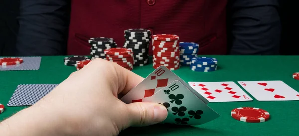 Nahaufnahme Von Zwei Dutzend Kartenkombinationen Der Hand Des Spielers Vor — Stockfoto