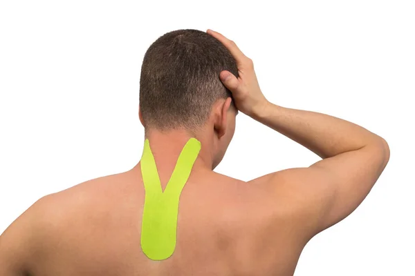 Ein Mann Klebt Ein Kopfschmerzband Bereich Seines Halses Isoliert Auf — Stockfoto