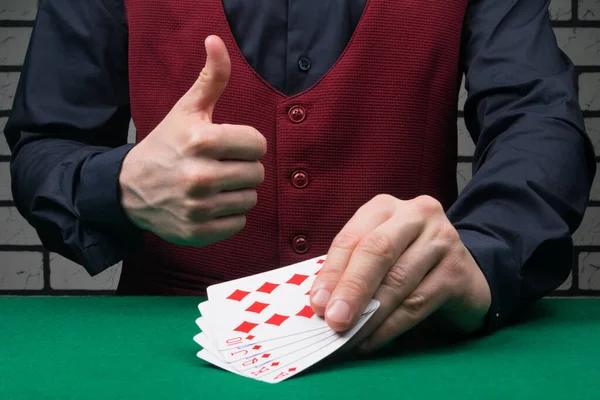 Der Dealer Zeigt Eine Coole Kombination Von Karten Poker Gewinnen — Stockfoto