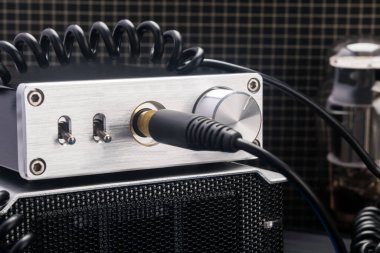 Ses yükseltme ve vinil plakları dinleme ekipmanları, yakın çekim