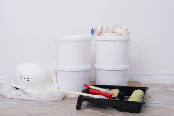 Sala Preparada Para Reparação Coisas Para Construção Pintura Paredes Capacete — Fotografia de Stock