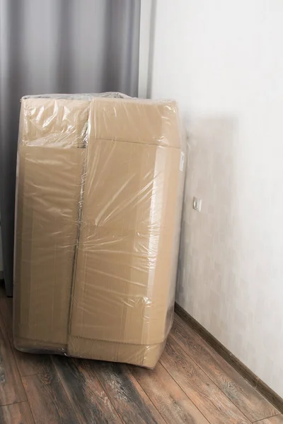 Grand Colis Carton Livré Client Dans Appartement — Photo