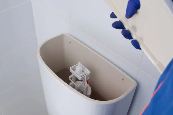 Cleaning Toilet Drain Barrel — Stock Photo, Image