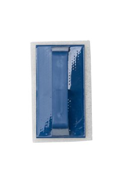 Beyaz arkaplanda zımparalama ve gruplandırma kirişleri tutucusu