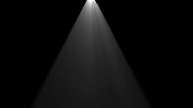 Işık ışınları siyah arkaplan döngüsü animasyonunda. Koyu arkaplanda dikey ışık