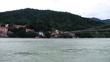 Ganj Nehri (Ganga) Rishikesh, Uttarakhand, Hindistan 'dan görüldü.