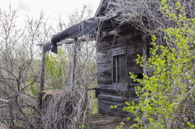 verslechterde verlaten oude spookhuis