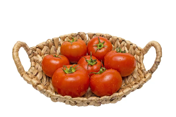 Tomates frescos en una canasta sobre un fondo blanco — Foto de Stock