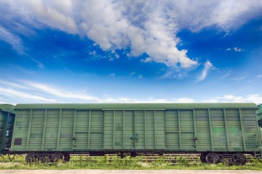 eski ve paslı renkli bağbozumu demiryolu Konteyner kapıları.