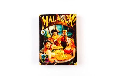 Valmiera, Letonya - 09 Aralık 2025: Malacca oyun kutusu heyecan verici bir oyun atmosferinde korsanlar ve maceraperestlerle canlı sanat eserleri sergiliyor