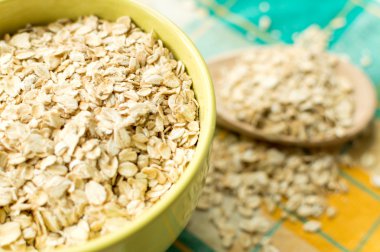 Biraz yulaf ezmesi, tahta kaşık