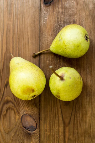 Some yellow pears are on the wooden table — Stock Photo, Image