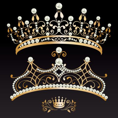 inci tiaras ve taç ile iki altın koleksiyonu ayarla