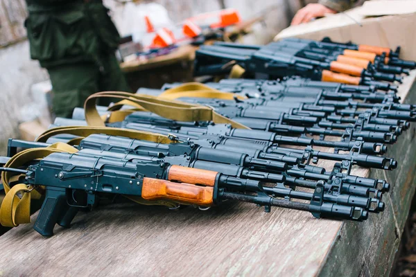 Kalashnikov machines met ak47, ak-47, airsoft, armory — Stockfoto