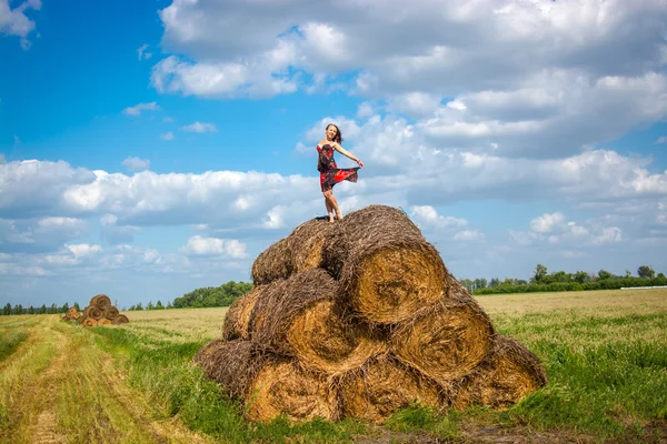 saman, Samanlık, köyden, yuvarlak kız alan 