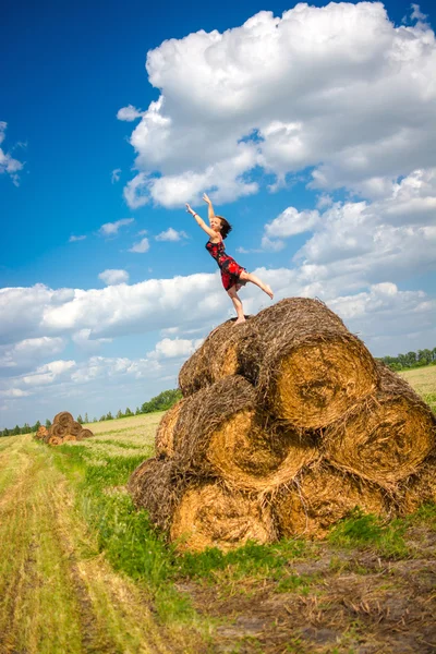 saman, Samanlık, köyden, yuvarlak kız alan 