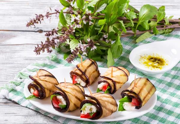 Vegetarian Eggplant Rolls with feta cheese, tomatoes, basil and — Stock Photo, Image